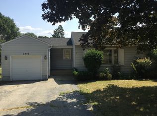 5308 N Highland Dr, McHenry, IL 60050