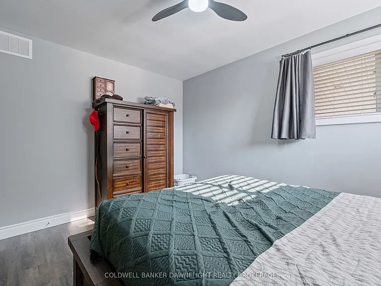 105 Wellington St W — Photo 14