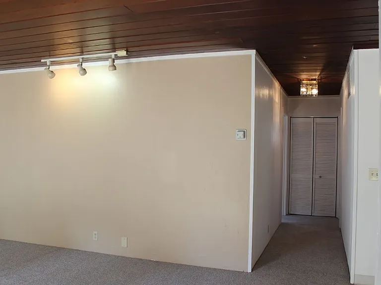 1436 Hillside Dr — Photo 5