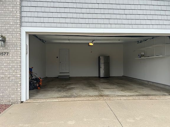 2 CAR GARAGE