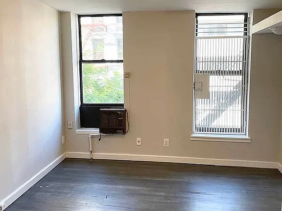 4th image of 324 1/2 E 8th St APT 4D