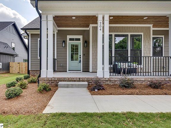 2nd image of 204 Forest Park Dr