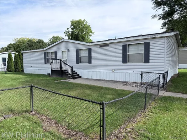 350 Ivy Dr, Belleville, MI 48111