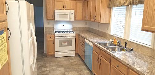 2nd image of 27 Rosewood Dr