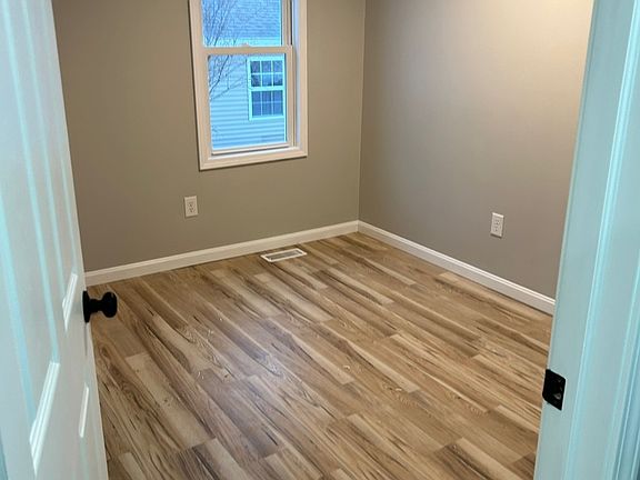 4th image of 3095 N Main St