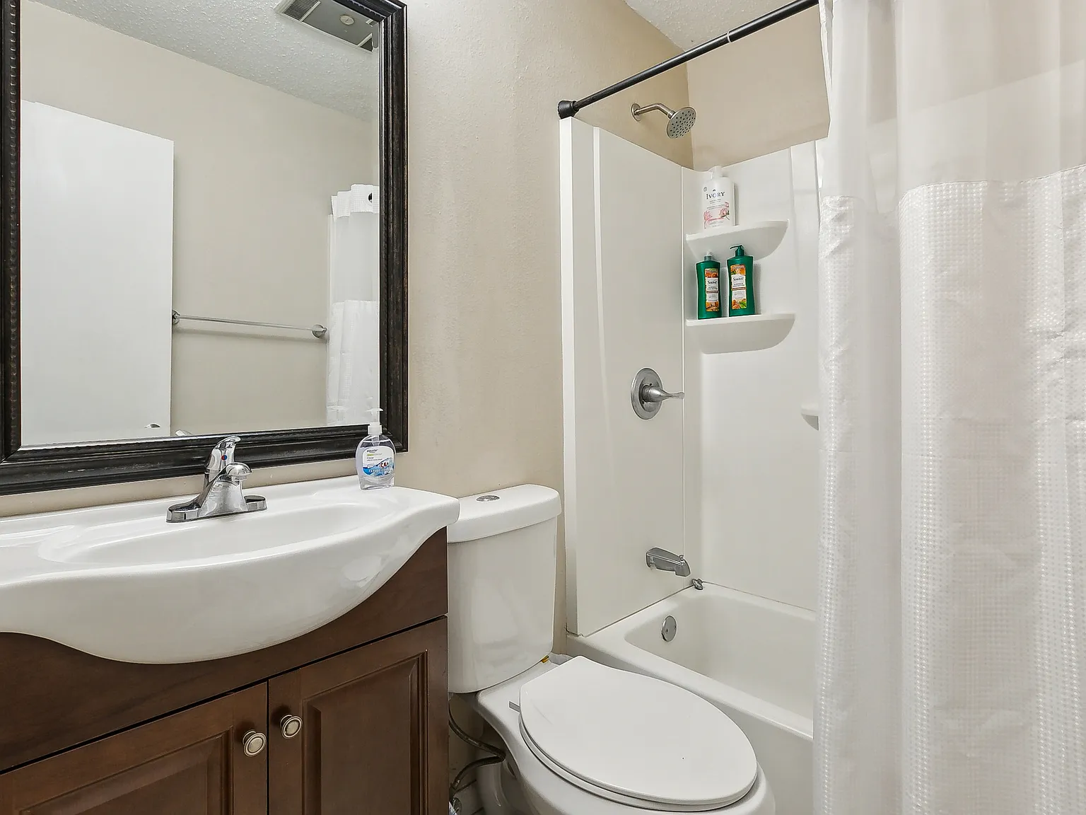 2 bed, $1,560 — Photo 3