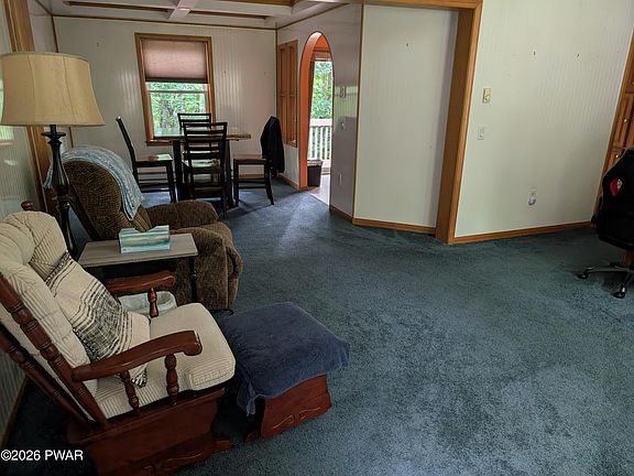 2nd image of 164 Primrose Ln