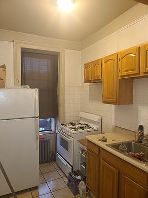4th image of 674A Lexington Ave #3