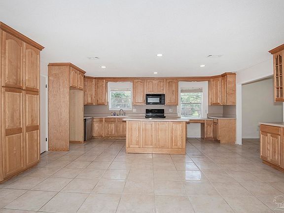 4th image of 4751 Livingston Dr