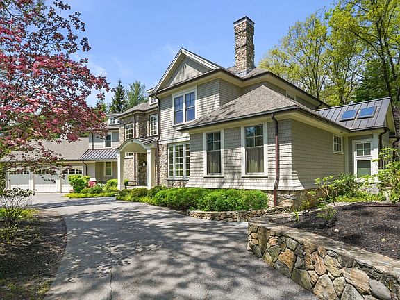 3rd image of 55 Ridge Hill Farm Rd