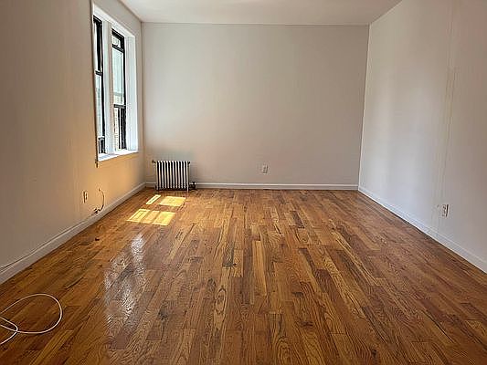 2nd image of 614 W 204th St #5E