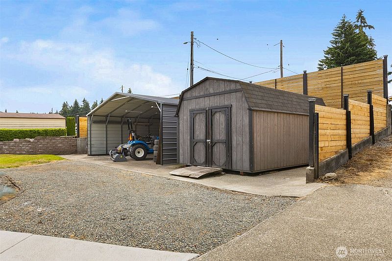 3rd image of 5401 47th Avenue E