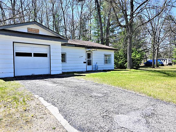 3rd image of 214 Walnut Dr