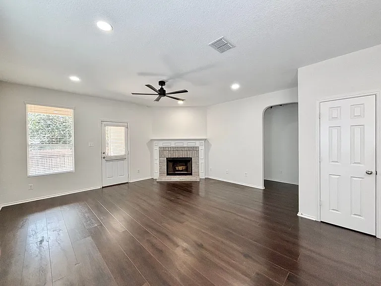 726 Silverado Way — Photo 7