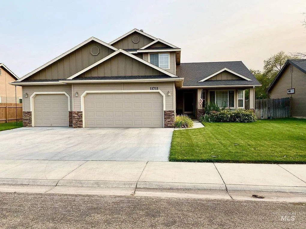 4 bed, 1802 sqft, $2,495 — Photo 1