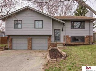 702 Laredo Rd, Papillion, NE 68046