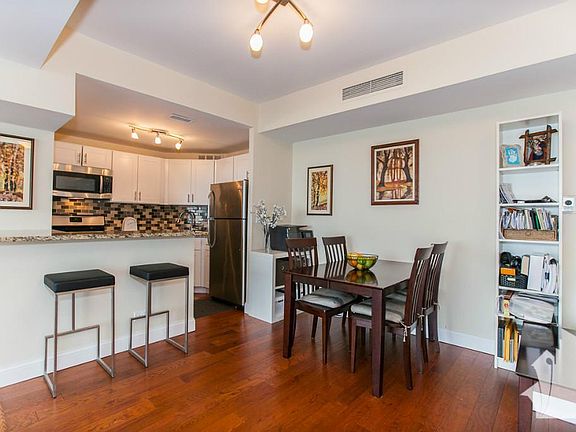 3rd image of 3200 N Lake Shore Dr APT 510