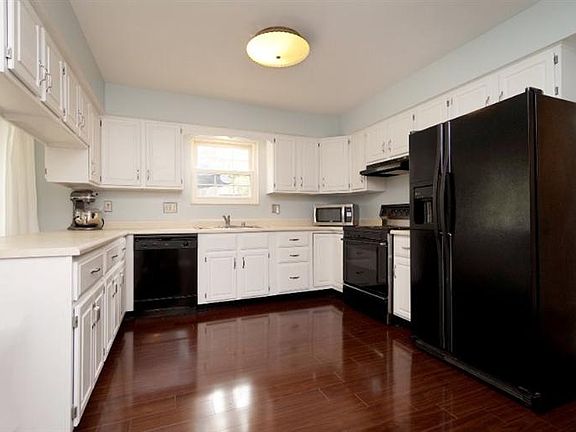 5th image of 7591 Lakewood Cir