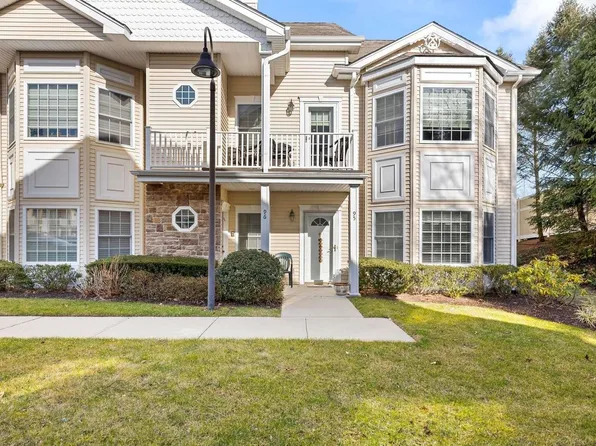 96 Autumn Drive #96, Plainview, NY 11803