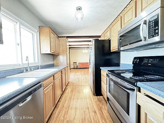 5th image of 133 Hillcrest Dr