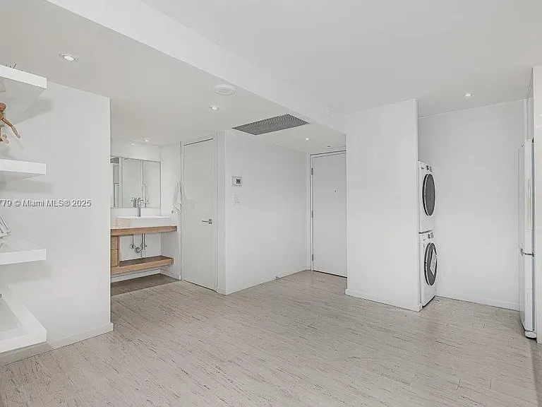 2301 Collins Ave #1032 — Photo 12