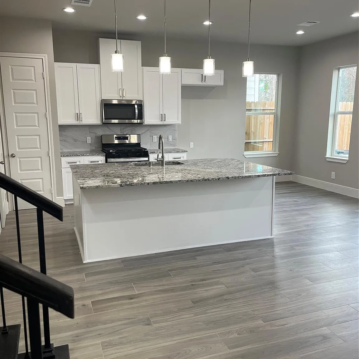3 bed, 2.5 bath, 1960 sqft, $2,600 — Photo 3