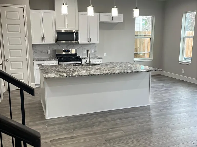2331 Paul Quinn St — Photo 3