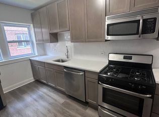 104 Lincoln Ave APT 1E, Riverside, IL 60546