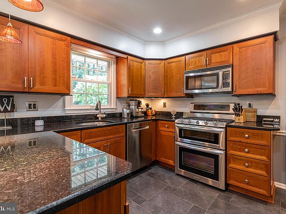 5th image of 2710 Clarkes Landing Dr