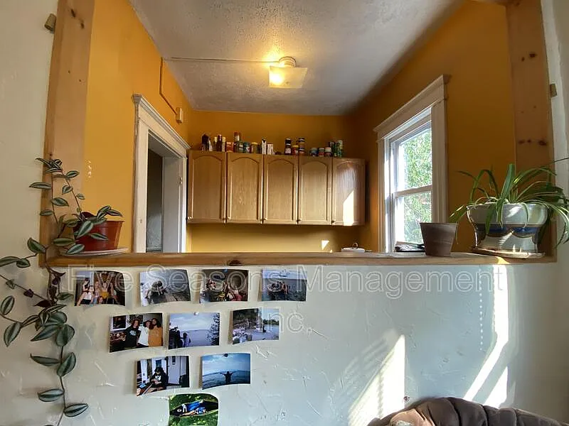 3 bed, 1.0 bath, 1000 sqft, $3,000 — Photo 4