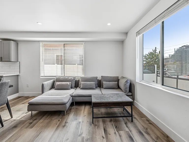 Fully Furnished Housing: 1419 W 35th St — Photo 10