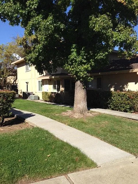 2 bed, 882 sqft, $1,995 — Photo 2