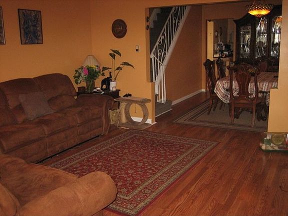 3rd image of 98 Crown Ave