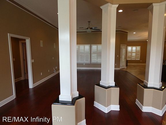 2nd image of 4932 Oak Hollow Ln