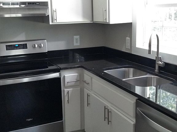 3rd image of 3861 Collie Rd