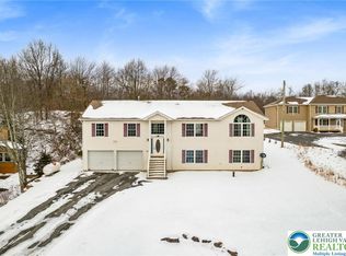 1299 Glade Dr S, Long Pond, PA