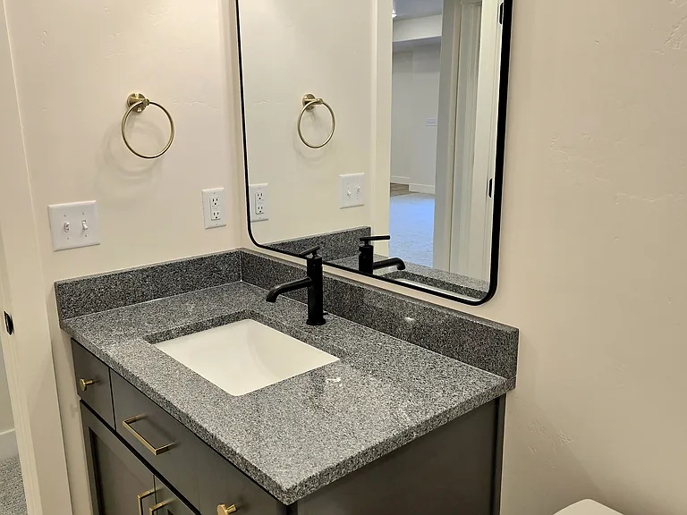 779 S 450 E — Photo 27