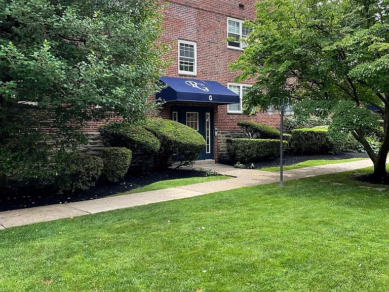 Princeton Gardens — Photo 34