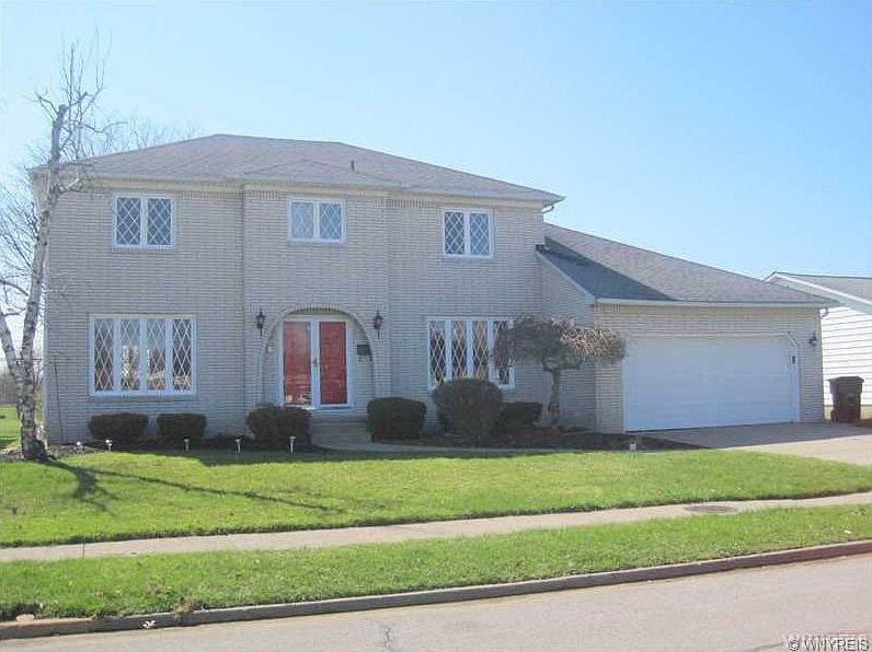 1st image of 204 Willowgrove S