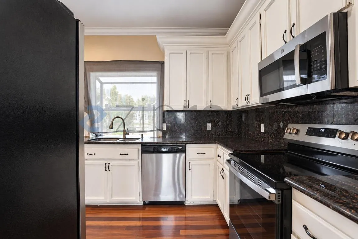 3 bed, 2.5 bath, 1740 sqft, $2,809 — Photo 4