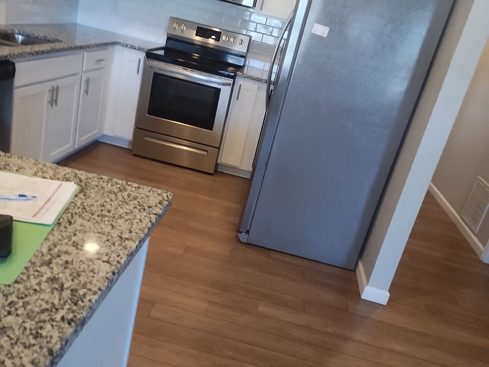 1st image of 216 Longwood Ln