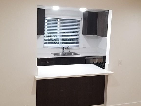 3rd image of 7068 Lanewood Ave #8