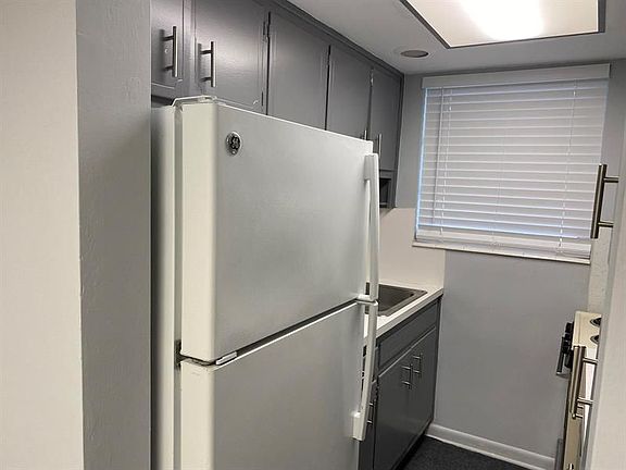 4th image of 111 SE 1st St APT 3