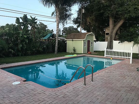 4th image of 3046 Merrill Ave