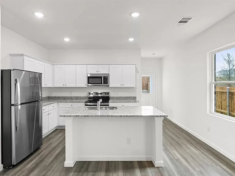 Kitchen 1 (Fridge Included)