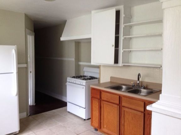 3rd image of 4515 Baudin St