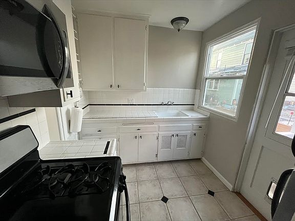 4th image of 4664 North Ave