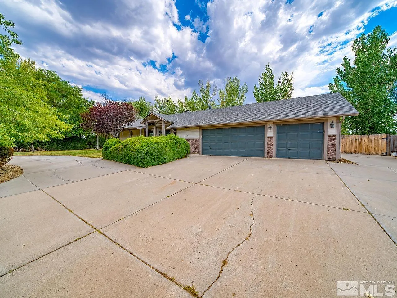 230 Hercules Dr photo 1