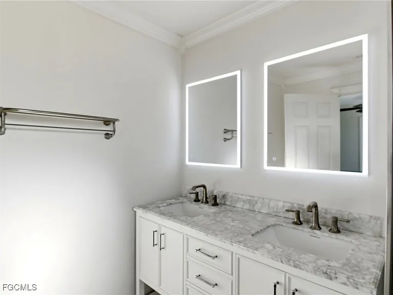 2618 SW 32nd Ln — Photo 12