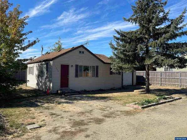 1309 Price Ln E, Monmouth, OR 97361